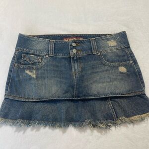 HINT JEANS MINI SKIRT. SIZE  11 JRS.